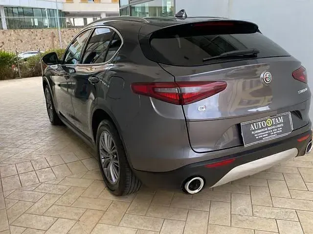 Usata Alfa Romeo Stelvio 190 CV (139 kW) 2021 Grigio SUV