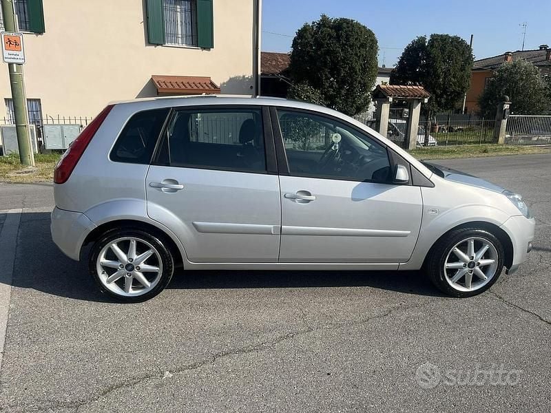 Usata Ford Fiesta 2007 Utilitaria