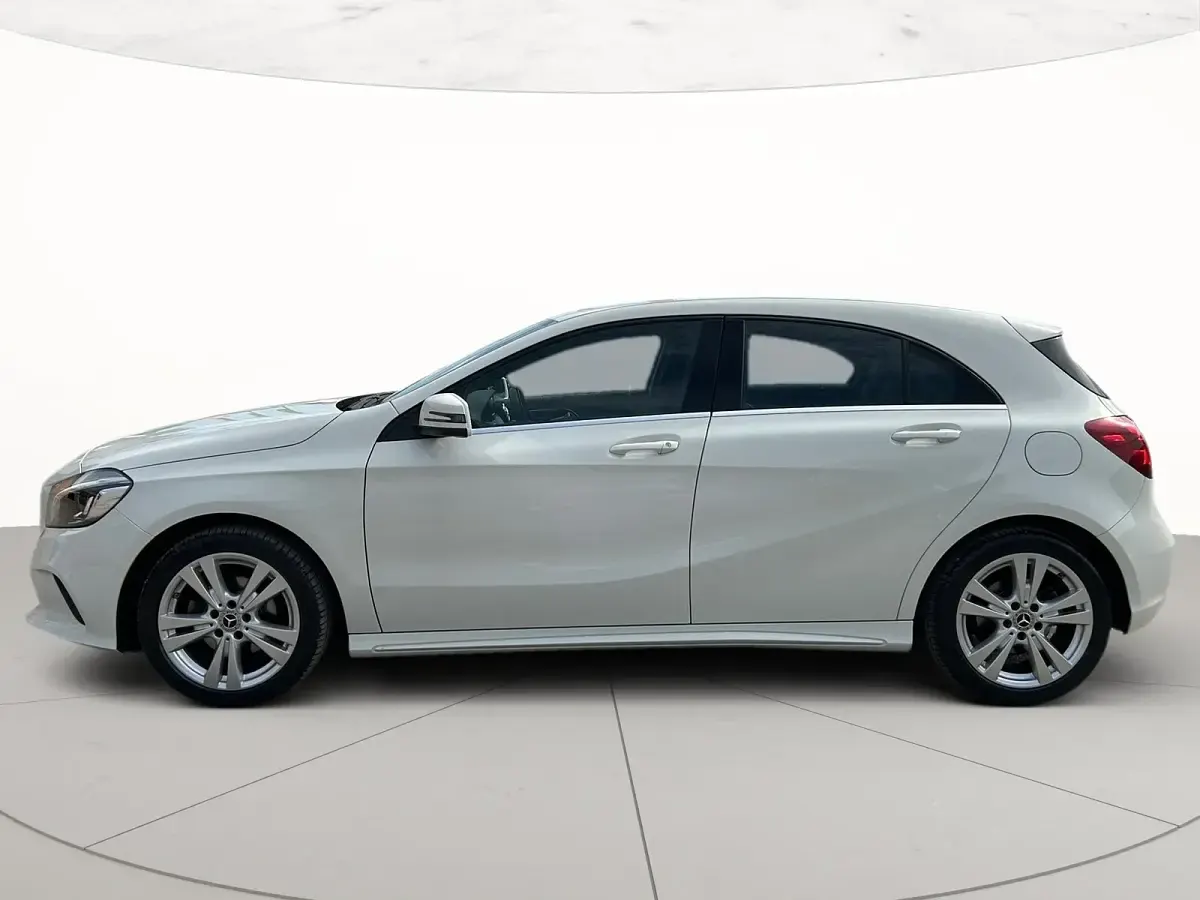 Usata Mercedes A180 Business 109 CV (80 kW) 2017 Bianco Berlina