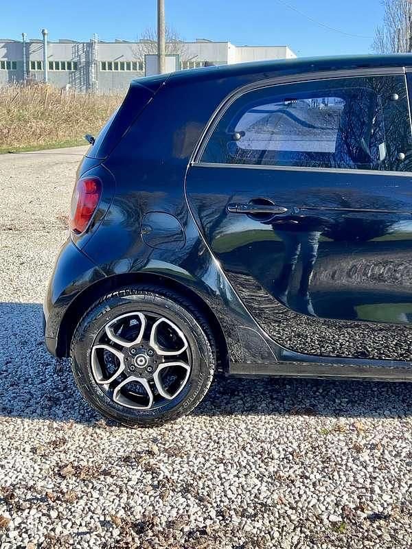 Usata Smart ForFour Prime 71 CV (52 kW) 2015 Nero Utilitaria
