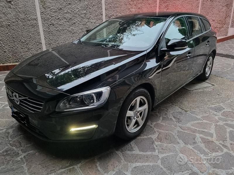 Nero Usata 2017 Volvo V60 Station wagon | 11.800 € (Ottimo prezzo) - Immagine 1/4