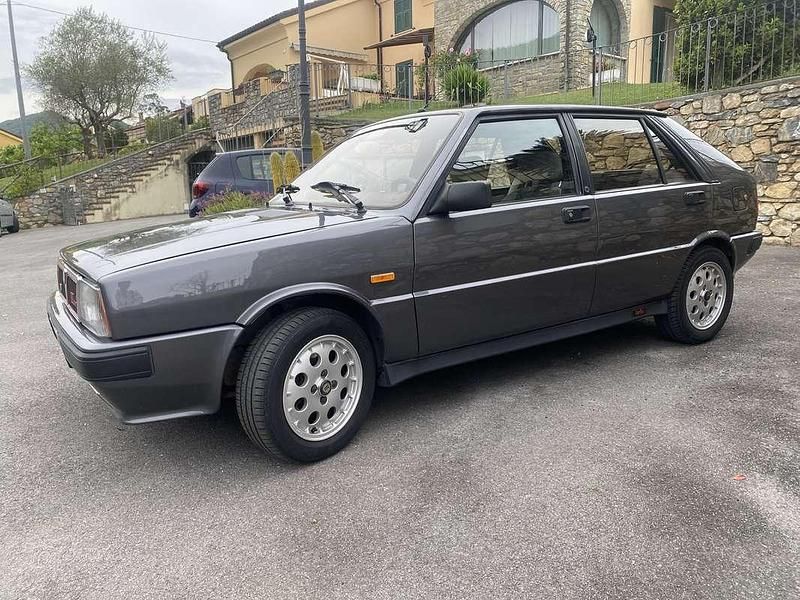Usata Lancia Delta 140 CV (102 kW) 1988 Utilitaria