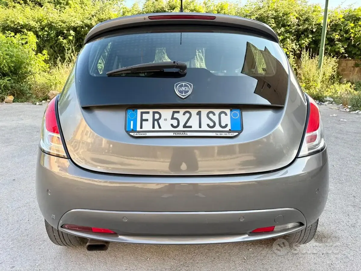 Usata Lancia Ypsilon 69 CV (50 kW) 2018 Grigio Utilitaria