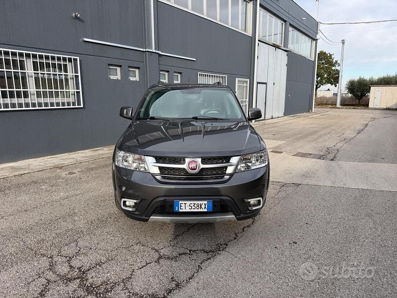 Usata Fiat Freemont Lounge 170 CV (125 kW) 2013 Grigio SUV