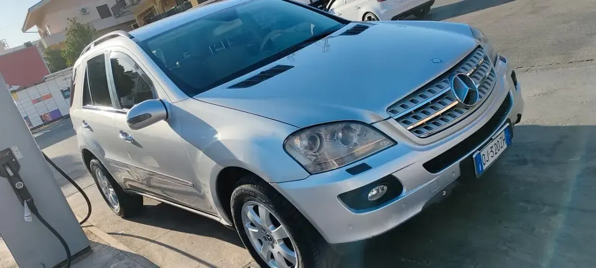 Usata Mercedes ML320 224 CV (164 kW) 2007 Argento SUV