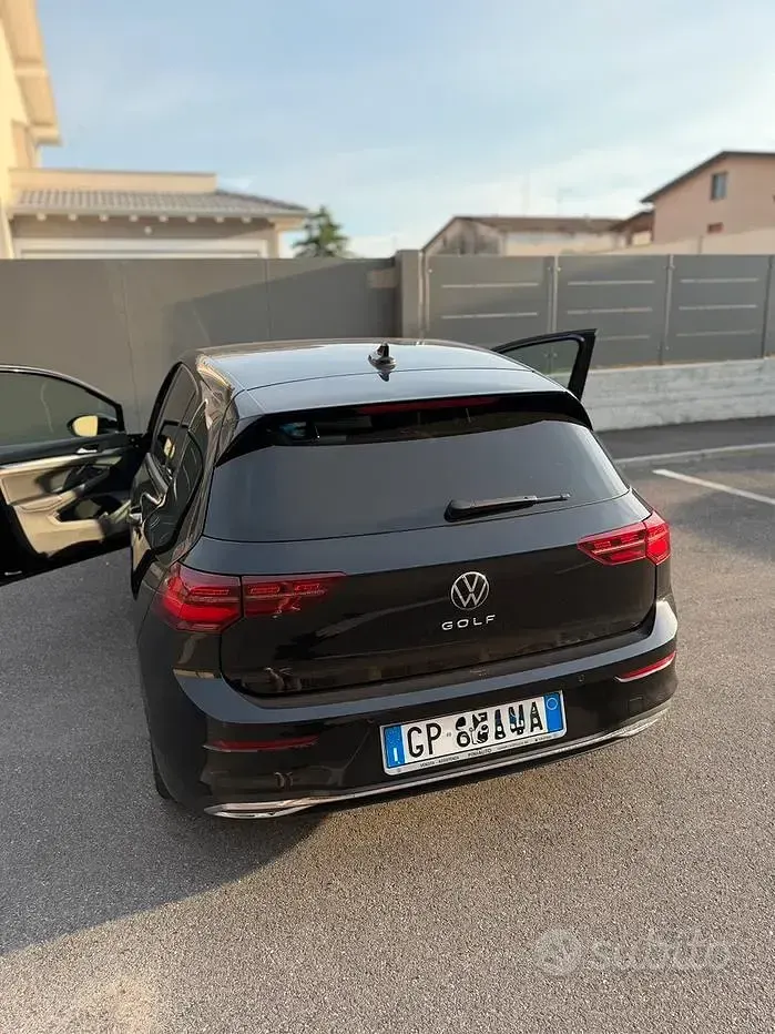 Usata VW Golf VIII Active 150 CV (110 kW) 2022 Nero Berlina