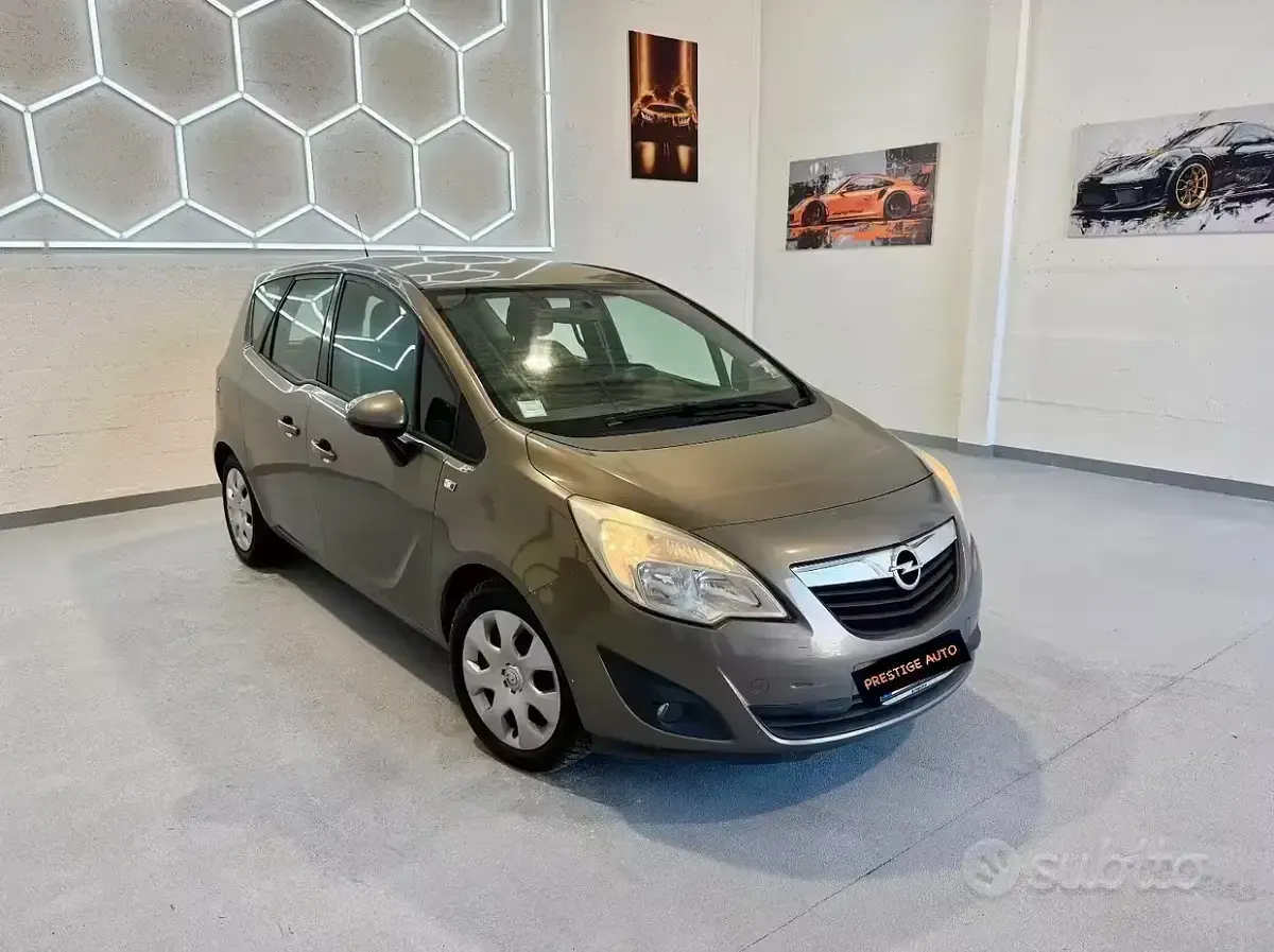 Usata Opel Meriva Cosmo 120 CV (88 kW) 2011 Marrone Monovolume