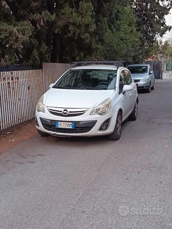 Bianco Usata 2011 Opel Corsa Tre volumi | 990 € (Super prezzo) - Immagine 1/4