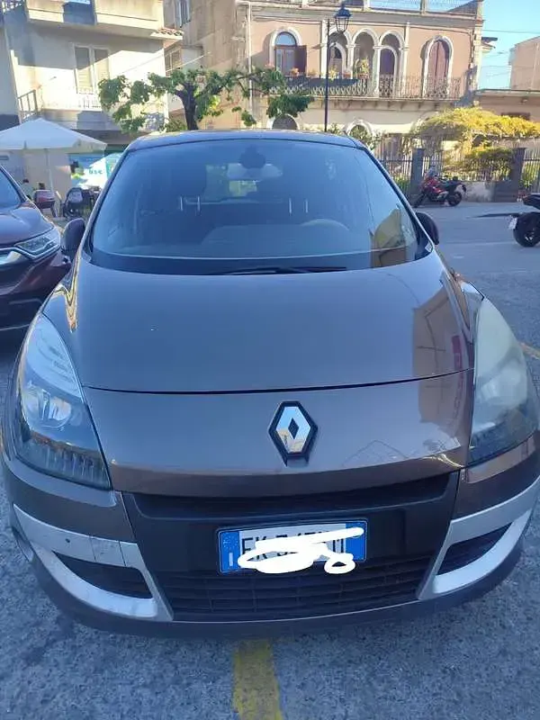 Usata Renault Scenic E-Tech Luxe 131 CV (96 kW) 2011 Marrone Monovolume