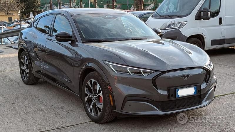 Usata Ford Mustang Premium 269 CV (197 kW) 2023 Grigio cemento Coupé
