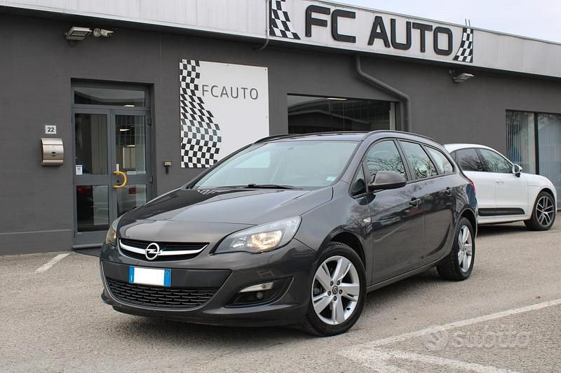 Grigio Usata 2014 Opel Astra Cosmo Station wagon | 7500 € (Cara) - Immagine 1/4