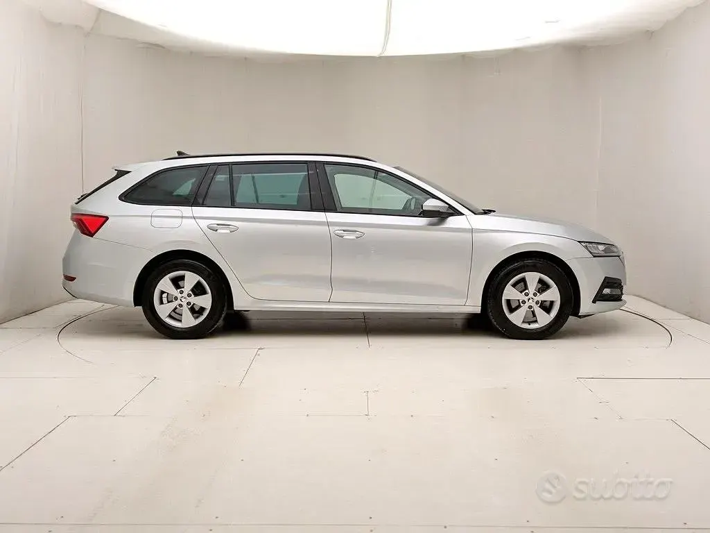 Usata Skoda Octavia Executive 150 CV (110 kW) 2023 Grigio Station wagon