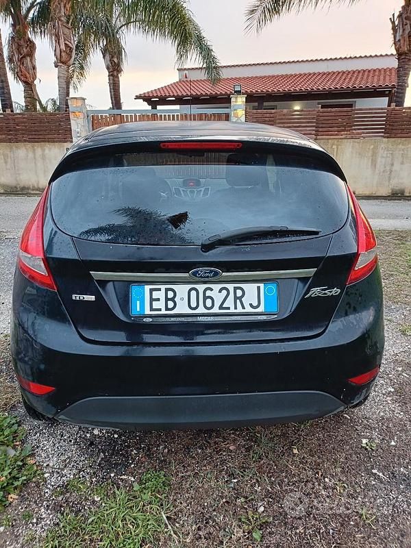 Usata Ford Fiesta 68 CV (50 kW) 2010 Nero Berlina