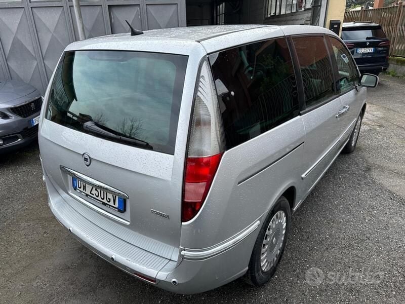 Usata Lancia Phedra 136 CV (100 kW) 2009 Oro Monovolume