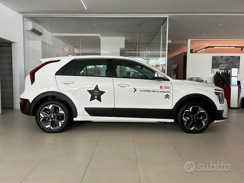 Usata Kia e-Niro 50 kW (68 CV) 2023 Blu SUV