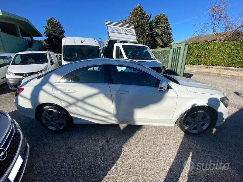 Usata Mercedes CLA180 Business 109 CV (80 kW) 2015 Bianco pastello Berlina