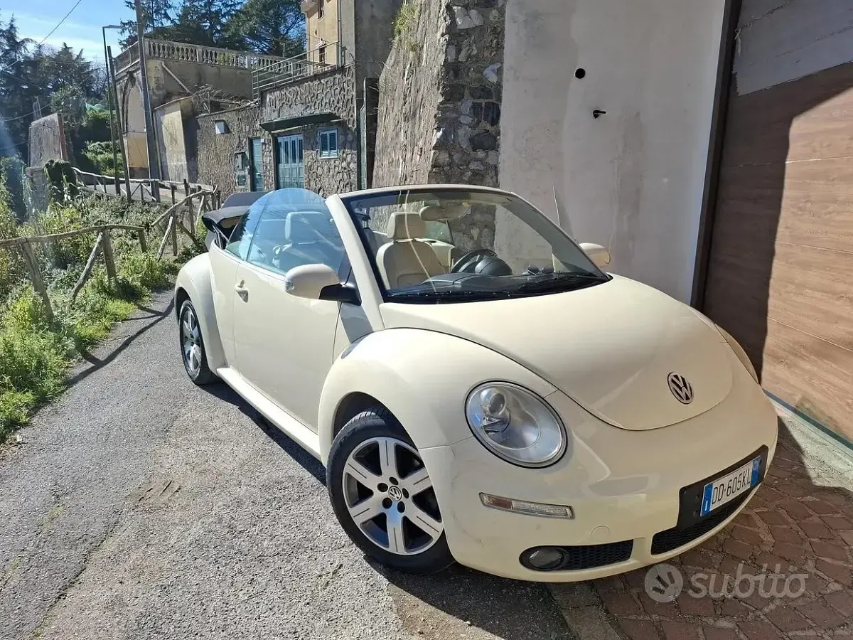 Usata VW New Beetle 105 CV (77 kW) 2007 Bianco Utilitaria