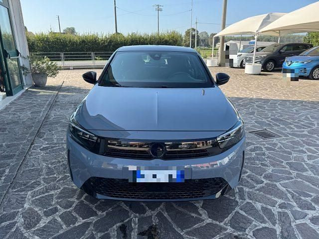 Usata Opel Corsa 101 CV (74 kW) 2024 Grigio / pastello Berlina