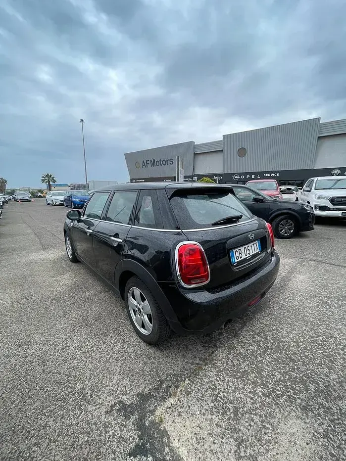 Usata Mini ONE 102 CV (75 kW) 2020 Nero Utilitaria