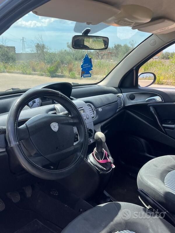 Blu/azzurro Usata 2008 Lancia Ypsilon Due volumi | 1700 € (Buon prezzo) - Immagine 1/4