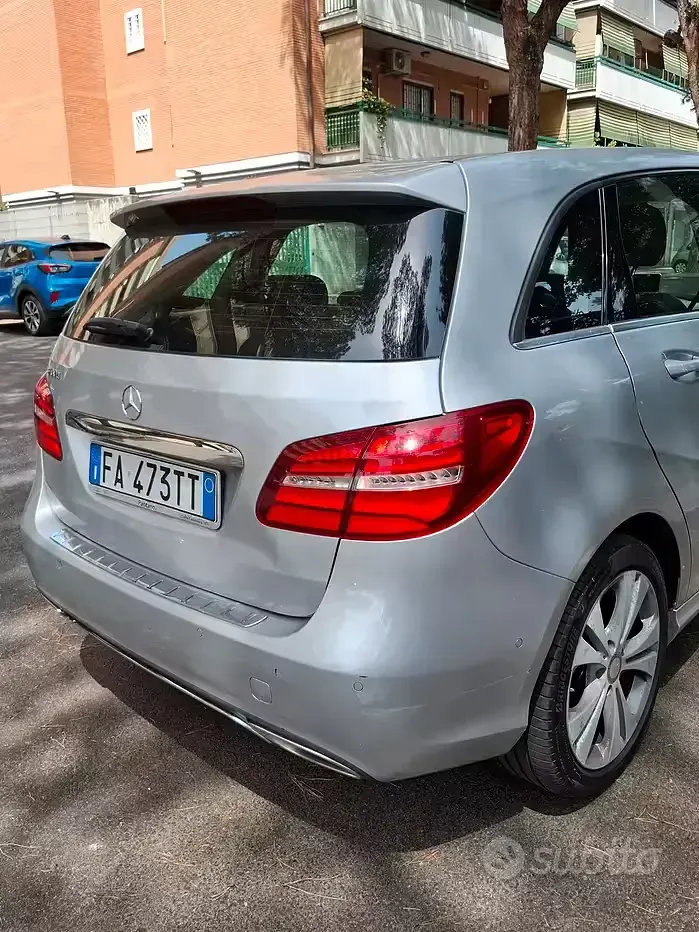 Usata Mercedes B180 Business 109 CV (80 kW) 2015 Grigio Utilitaria