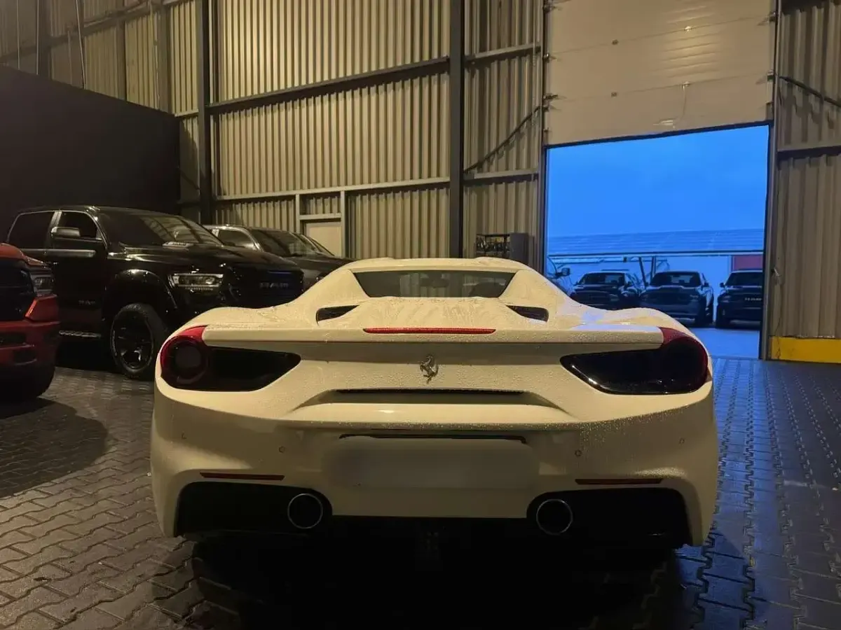 Usata Ferrari 488 670 CV (492 kW) 2017 Other Cabrio