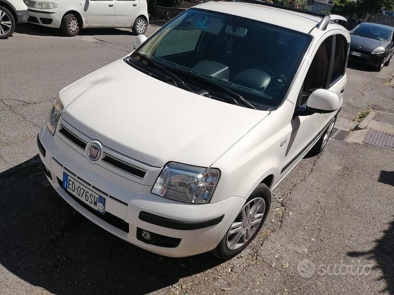 Usata Fiat Panda Emotion 69 CV (50 kW) 2011 Bianco Utilitaria