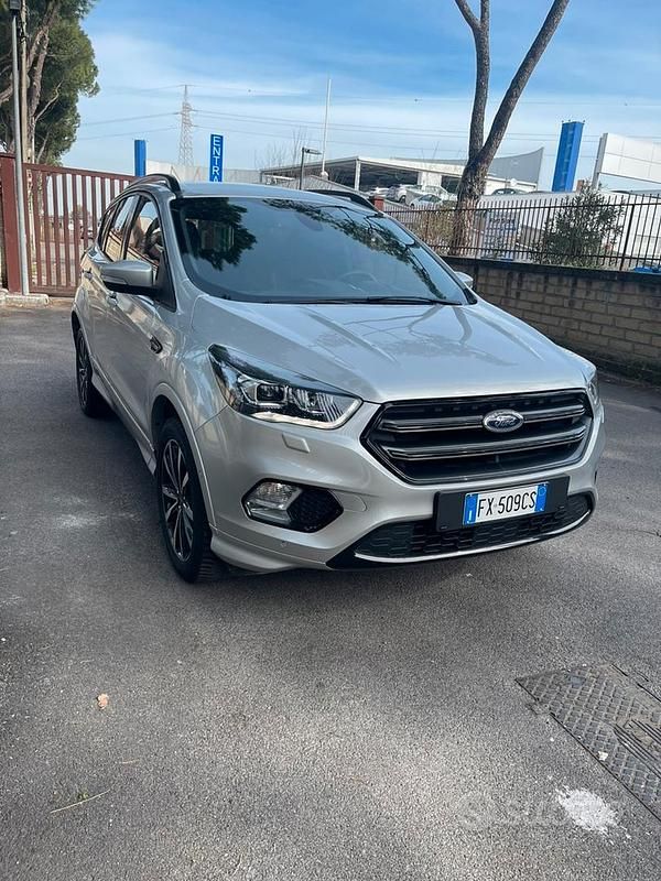 Grigio Usata 2019 Ford Kuga ST-Line SUV | 19.000 € (Molto cara) - Immagine 1/4