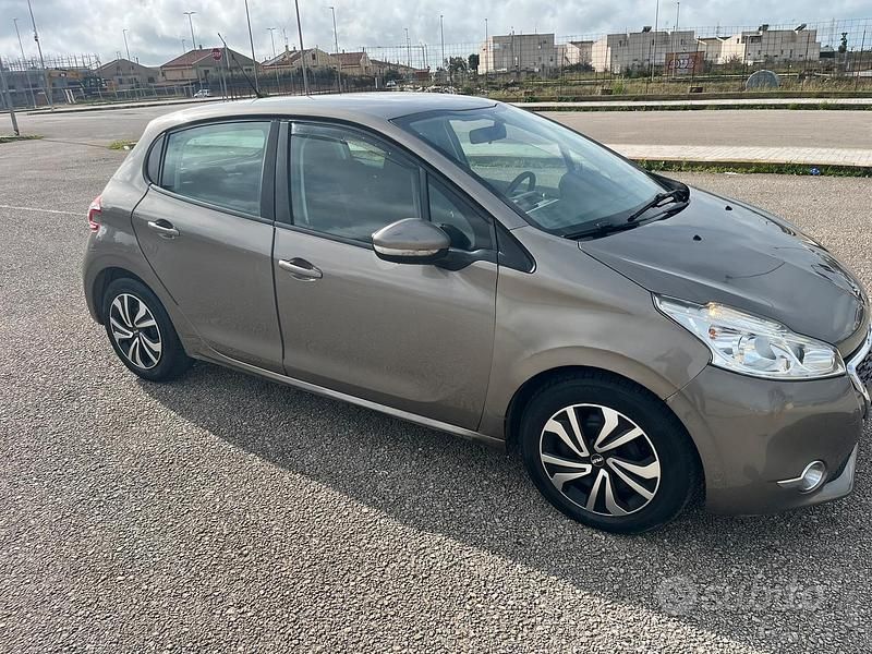Usata Peugeot 208 2014 Grigio Utilitaria