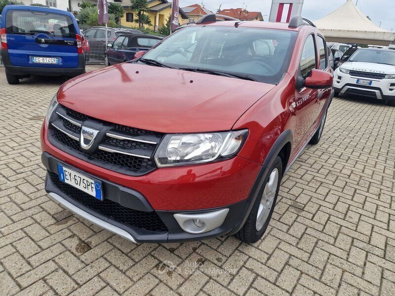 Usata 2015 Dacia Sandero Due volumi | 8900 € (Cara) - Immagine 1/4