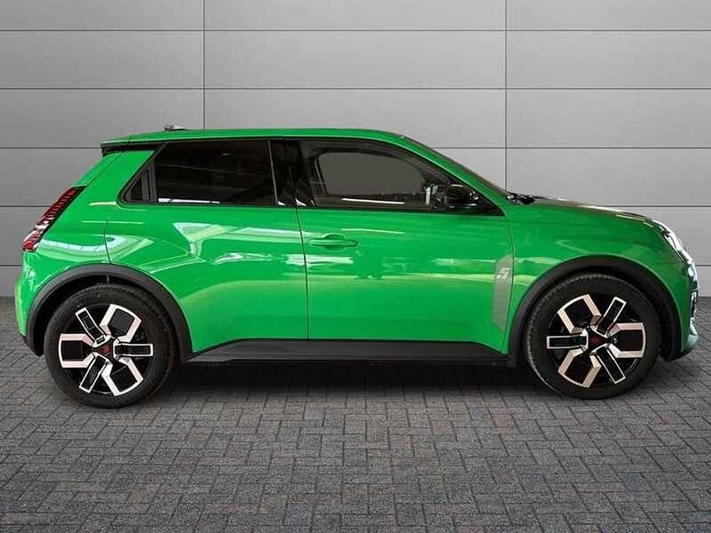 Usata Renault 5 E-Tech Urban 77 kW (106 CV) 2025 Verde Utilitaria