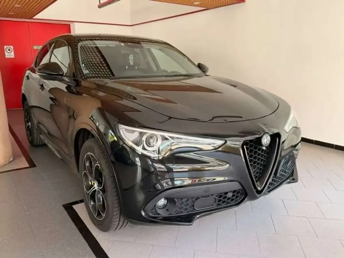 Usata Alfa Romeo Stelvio Super 209 CV (153 kW) 2018 Nero SUV