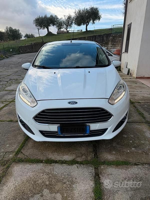 Usata Ford Fiesta 95 CV (69 kW) 2016 Bianco Utilitaria