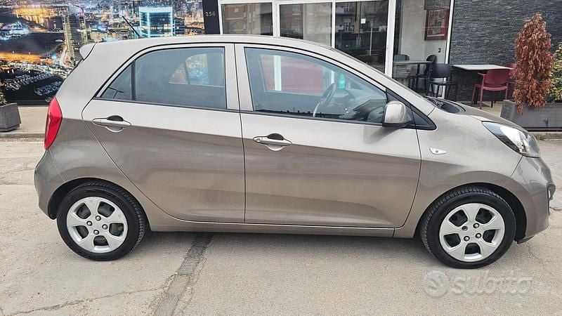 Usata Kia Picanto 69 CV (50 kW) 2012 Marrone Utilitaria