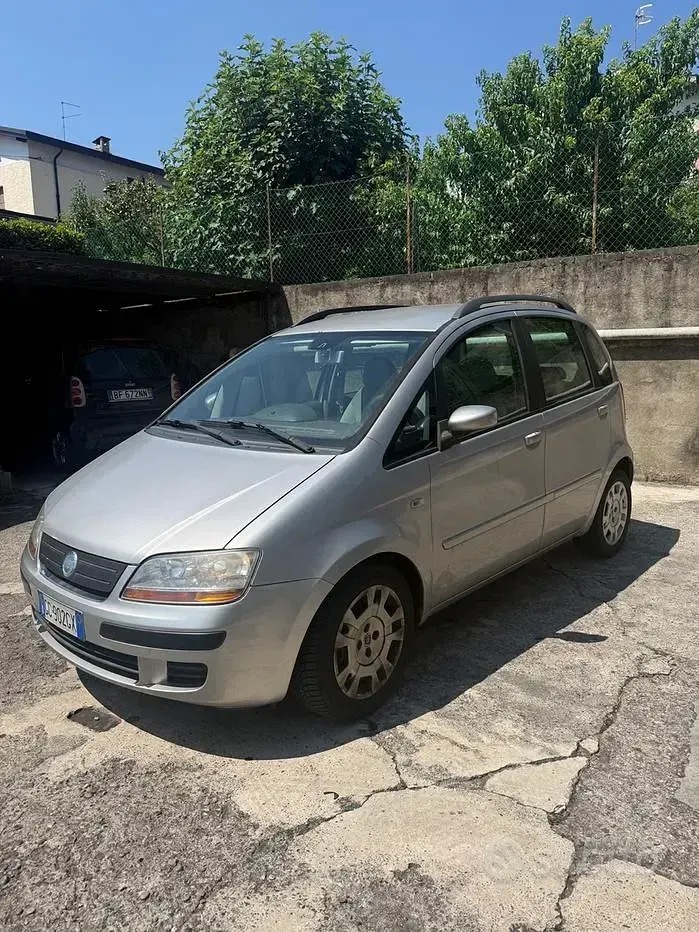 Usata Fiat Idea Emotion 69 CV (50 kW) 2005 Grigio Monovolume