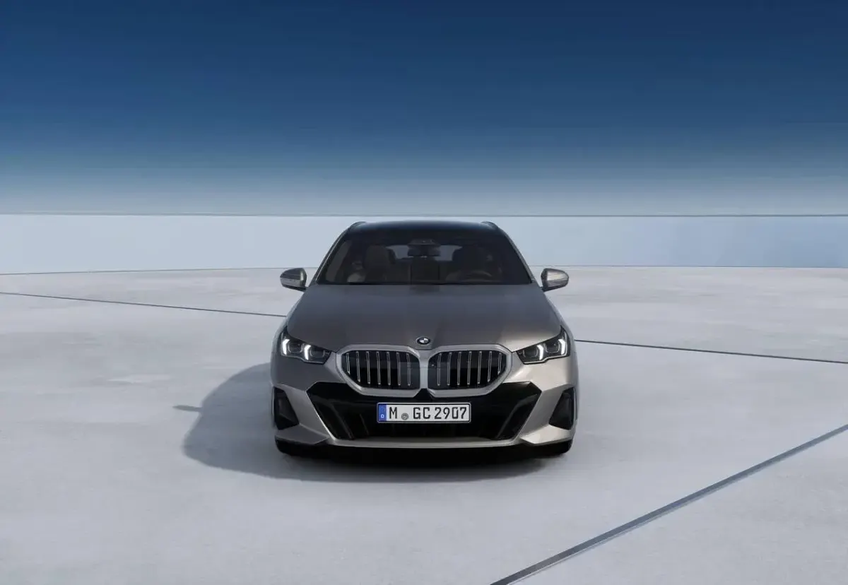 Nuova BMW 540 M Sport 303 CV (222 kW) 2026 Grigio Station wagon