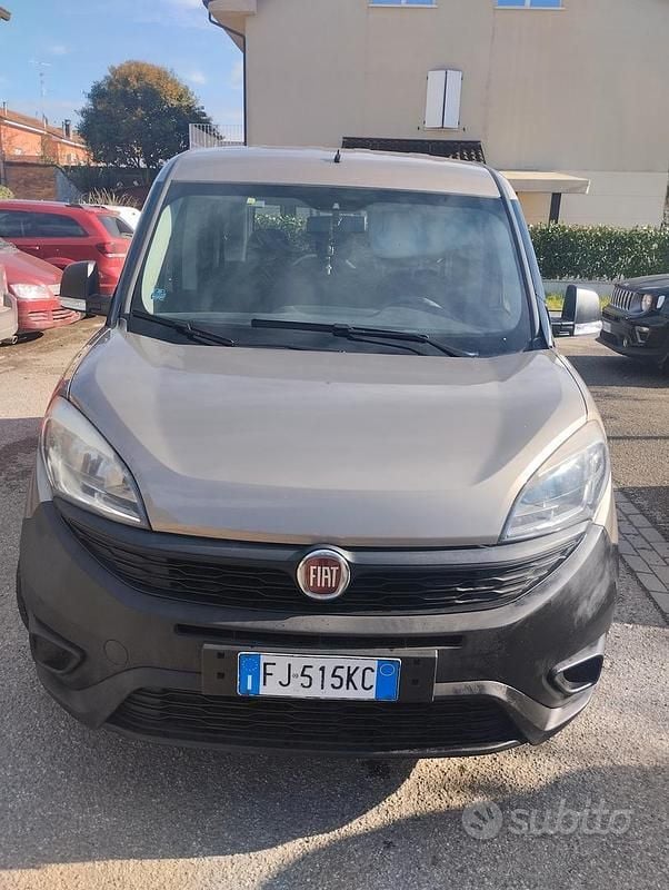Usata Fiat Doblò 95 CV (69 kW) 2017 Marrone Monovolume