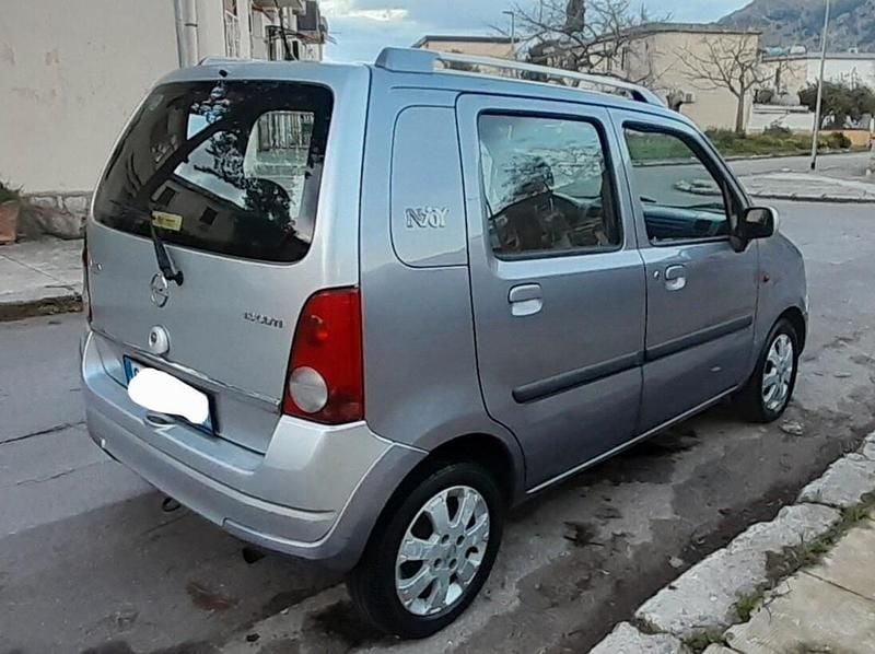 Usata Opel Agila Enjoy 69 CV (50 kW) 2005 Argento Monovolume