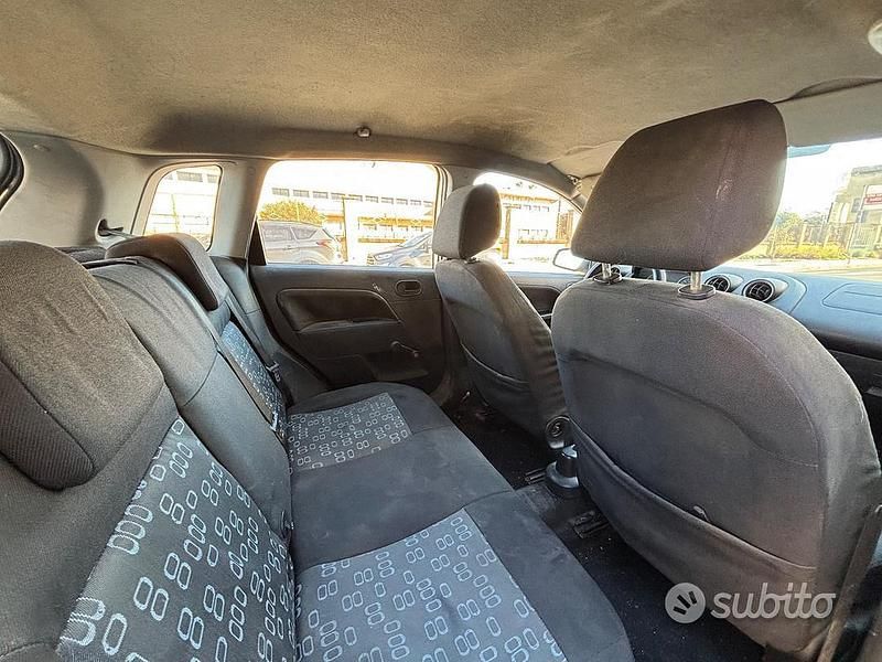 Usata Ford Fiesta 2006 Grigio Berlina