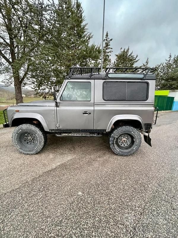 Usata Land Rover Defender SE 122 CV (89 kW) 2009 Grigio SUV