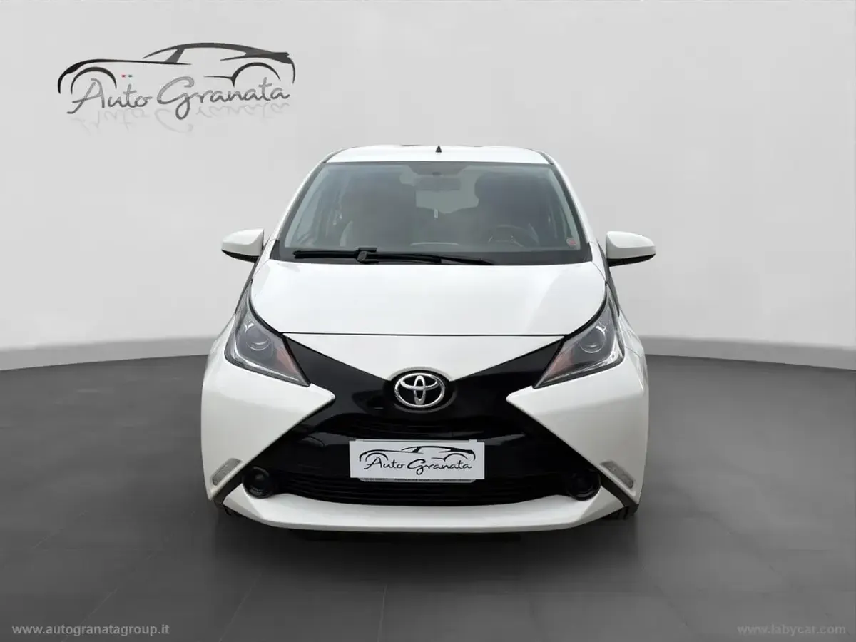 Usata Toyota Aygo Cool 69 CV (50 kW) 2016 Bianco Utilitaria