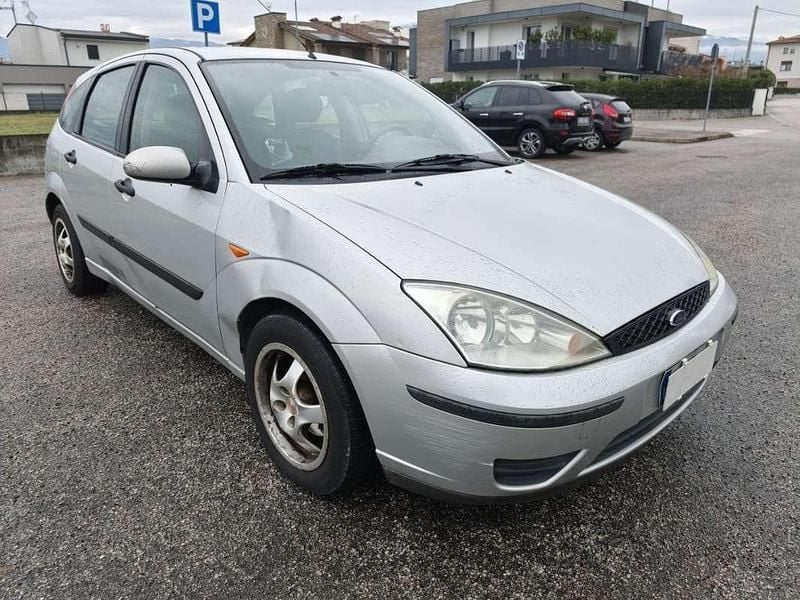 Usata Ford Focus 116 CV (85 kW) 2002 Argento Berlina