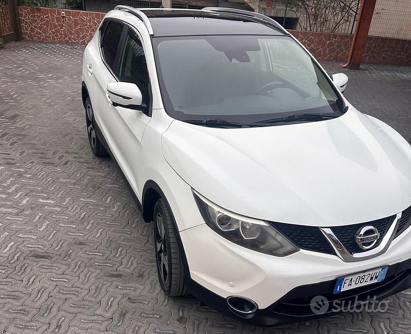 Usata Nissan Qashqai Tekna 131 CV (96 kW) 2016 Bianco SUV