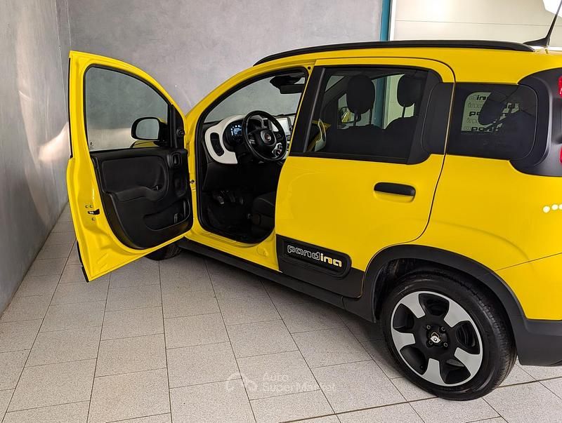 Usata Fiat Panda Cross Cross 94 CV (69 kW) 2024 Giallo Utilitaria
