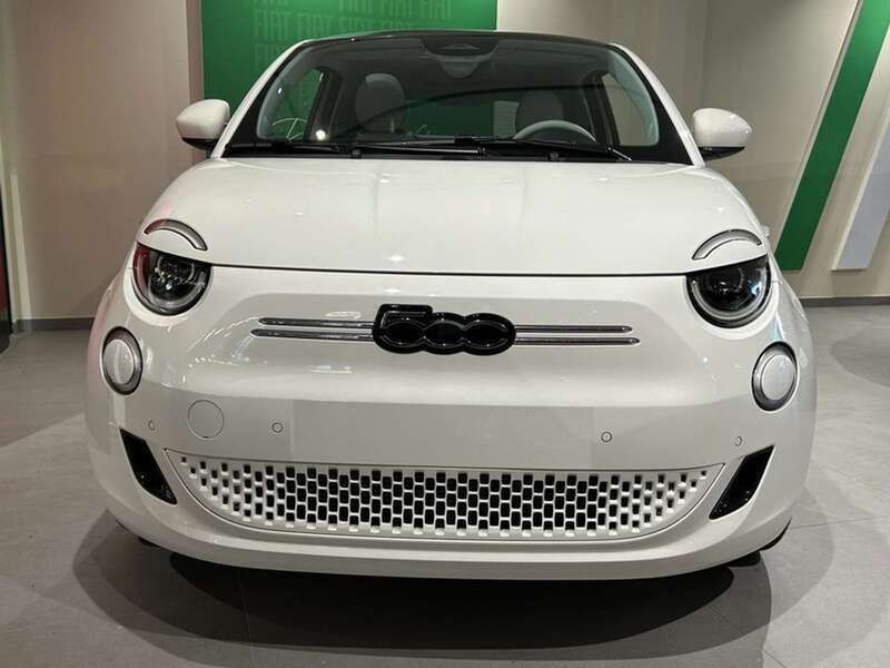 Usata Fiat 500e La Prima 86 kW (118 CV) 2024 Bianco gelato Berlina