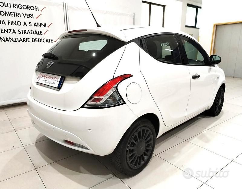 Usata Lancia Ypsilon 69 CV (50 kW) 2017 Bianco Utilitaria