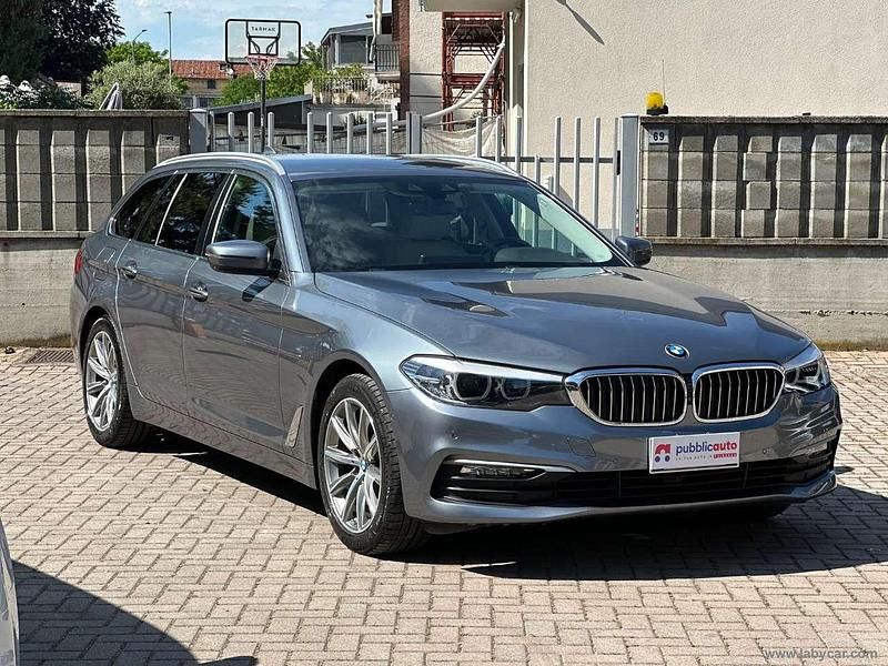 Usata BMW 520 Luxury Line 190 CV (139 kW) 2019 Grigio Station wagon