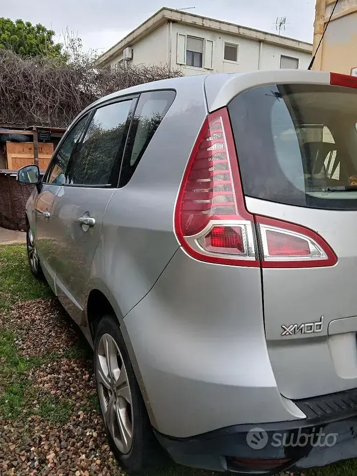 Usata Renault Scénic III 110 CV (80 kW) 2010 Grigio Monovolume