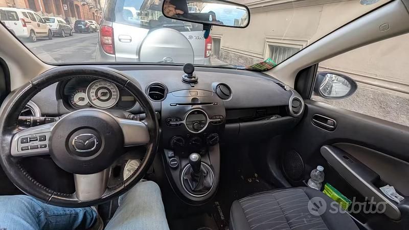 Usata Mazda 2 75 CV (55 kW) 2011 Nero Utilitaria