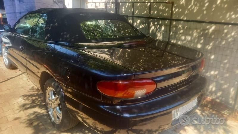 Usata Chrysler Stratus 131 CV (96 kW) 1996 Blu Cabrio